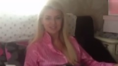 健身女模靠丰胸变身材 比基尼纹身街拍蹿红