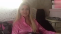 健身女模靠丰胸变身材 比基尼纹身街拍蹿红