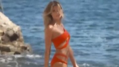 女神胡普斯比基尼袒胸 陷格里芬绯闻玩转篮球