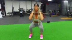 女神再发深夜健身视频 丰乳肥臀就这样练成