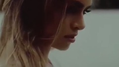 三点式泳池穿让人欲罢不能 超模大玩湿身诱惑