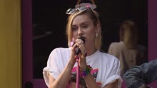 Miley Cyrus - Malibu 现场版 2017