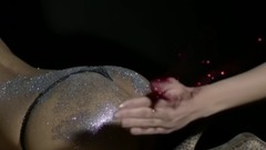 Удар по попке. Сексуально и красиво! Замедленная съемка