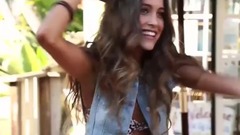 足球宝贝沙滩拍广告