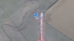 20.000$ за то, что он меняет тут лампу раз в пол года