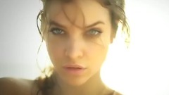 美女穿香艳比基尼极致诱惑 香肩美胸妖娆美