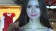 曼妙透臀 性感内衣秀 丰满女模凸显身材曲线