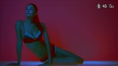 顶级超模展露柔美身材Verdissima内衣大片