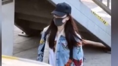 明星抢穿刺绣牛仔衣?倪妮蒋欣撞衫不相上下