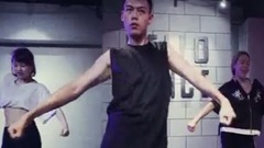 <MO BOUNCR>编舞,力量与性感的较量(1)