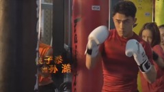 电视剧<甜蜜暴击>关晓彤父亲杀青 鹿晗献花道贺