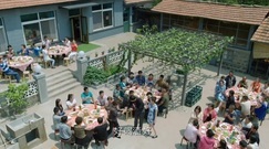 电视剧<梦想越走越近>第5集预告-赵家公司开业于晓光宴请乡亲