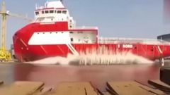 各种大型船舶初次入水的震撼画面,很多人一辈子都不曾见过!