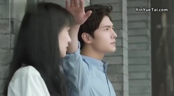 郑爽主动抱杨洋雨中拥吻