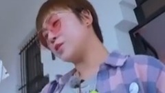 花样团异国遇粉丝 张歆艺马丽即兴爆笑主持秀