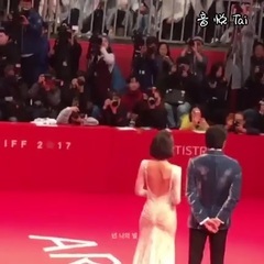 林允儿红毯新闻视频cut合集 9