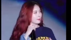 淡淡的妆容,水水的红唇 性感女神舞台现场合集