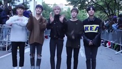 去音乐银行的路上也要给粉丝表演