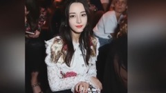 迪丽热巴时装周头排看秀 高挑优雅公主范儿十足