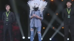 综艺<蒙面唱将猜猜猜>何必在乎我是谁奇葩小才艺击溃猜评团