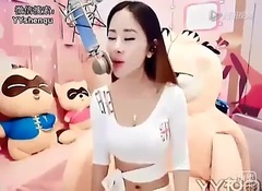 漂亮主播一曲<闯天涯>,连播好几遍,听醉了[流畅版]