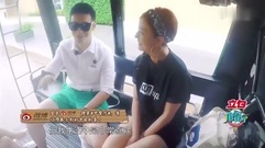 真拼!张亮从楼梯上滚下来坚持录节目[超清版]