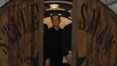 <王牌特工2:黄金圈>"花式装备"版预告 让你大开眼界