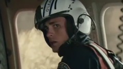 电影<末日崩塌>突发地震 巨石强森悬崖救美