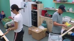 综艺<亲爱的客栈>刘涛厨房一声不吭生闷气 王珂尴尬主动示好