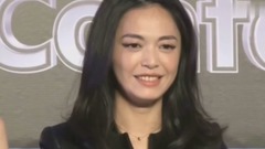 优雅性感 姚晨拍戏受伤后首露面 大秀好身材