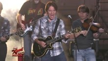 John Fogerty & Brad Paisley - Proud Mary 现场版 2017