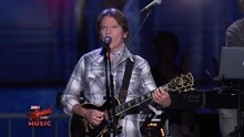 Brad Paisley & John Fogerty - Love And War 现场版 2017