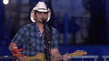 Brad Paisley & John Fogerty - Mud On The Tires 现场版 2017
