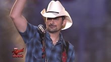 Brad Paisley & John Fogerty - Alcohol 现场版 2017