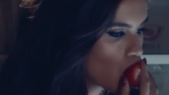 2017维多利亚的秘密与巴尔曼的合作款预告, 大秀寻找她的踪