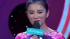 小鲜肉吴亦凡变身助教帅气登场 冯导夸赞成龙抬杠