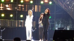 T-ara - T-ara与fans互动拍照