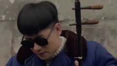 大庆为帮三妹还债上街卖艺