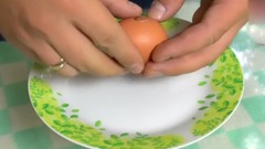 把热熔胶全涂抹到鸡蛋上 你猜鸡蛋最后能熟吗