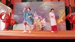 <泡菜爱上小龙虾> "老怪"元华率小龙虾家族开业迎宾