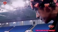 陈小春带头挑战10米高台 潘玮柏现场尬舞帅气落水