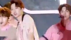 Never现场 邕圣祐耳机掉落事件