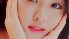 她是性感代表 从骨子里就散发着性感的她 有着让待机室男IDOL多累都要起來看她彩排的魅力