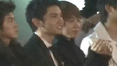 看台上一直拍小手的甜甜