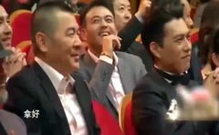 贾乃亮给前女友王子文送花李小璐上台当面收拾了他cut