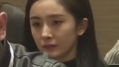 吴亦凡、杨幂开电影座谈会表情十分严肃可爱