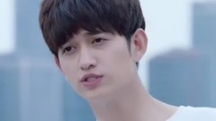 关晓彤变身马可俏助理