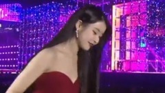 SBS歌谣大战 主持人IU采访BTS,唱 Last Christmas庆祝圣诞