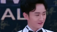 [极光之恋]撞衫! 关晓彤何静文公然开撕