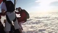 环球见闻无降落伞高空跳下 芬兰狂人 极限运动大神彭迪卡